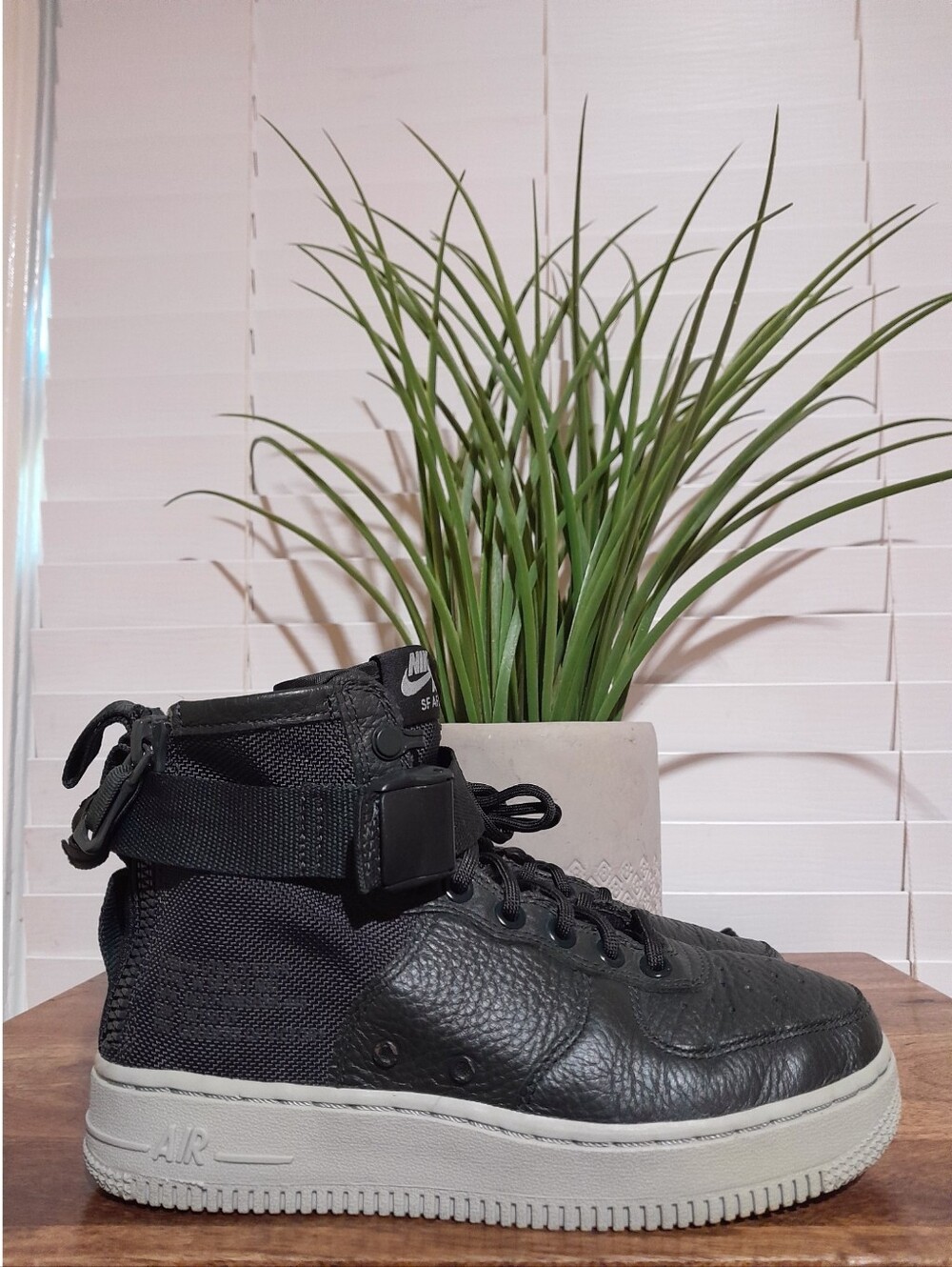 Nike Field Air Force 1 Mid dark gray leather women's 6 EU 36.5 - AA3966-300 Nike